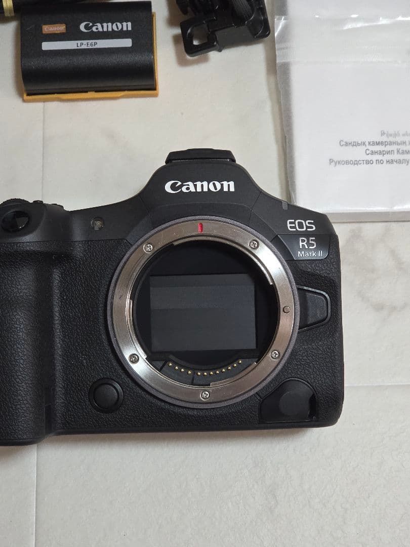 【純正予備バッテリー付き】Canon EOS R5 Mark II 本体と付属品