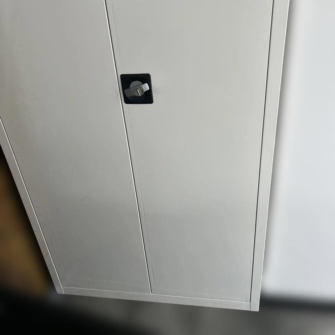 ホワイトスチールキャビネット 2ドア 鍵付き