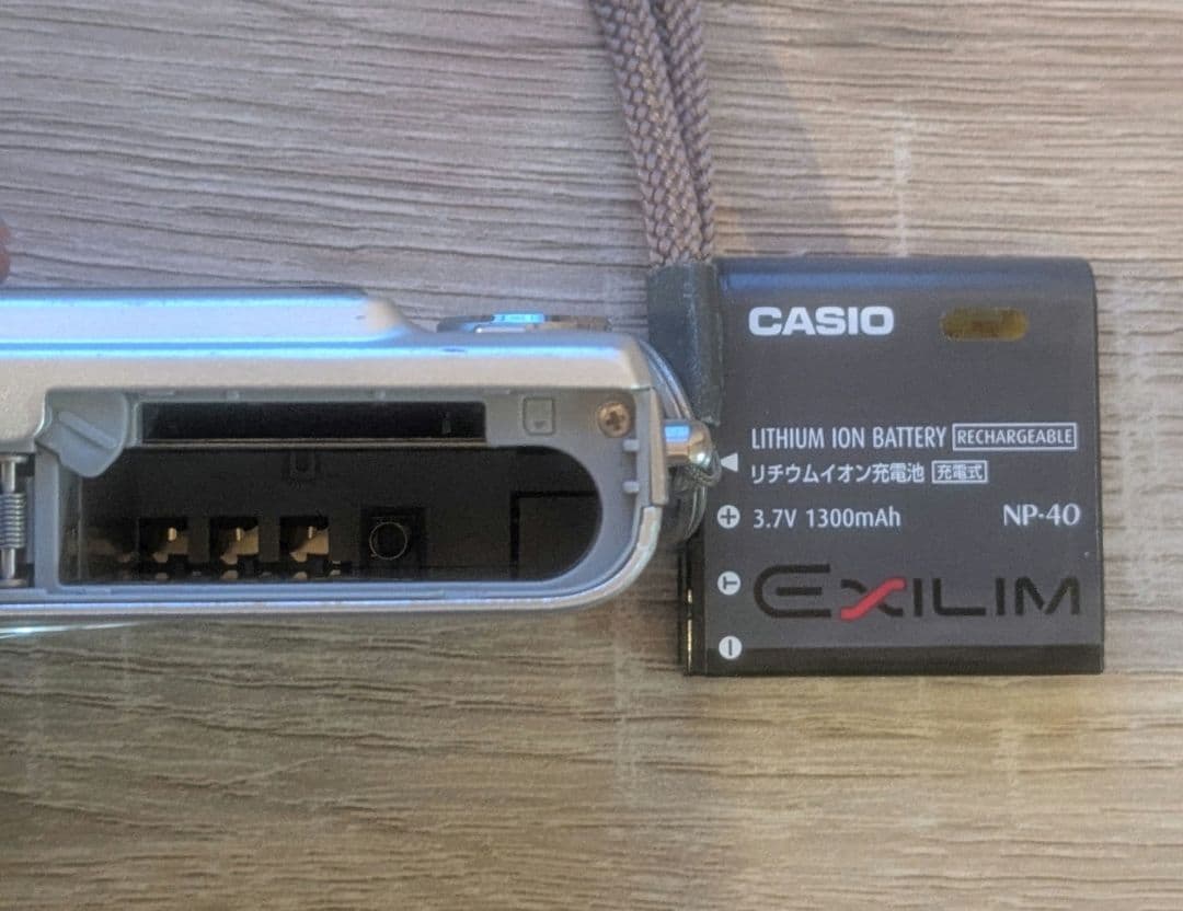 ♥限定お値下げ♥カシオ CASIO EXILIM EX-Z1050 シルバー