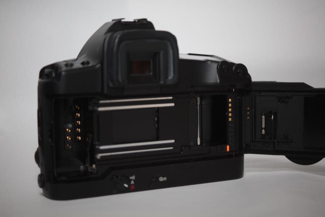 超希少！Canon キャノン EOS 3 ボディ 一眼レフ