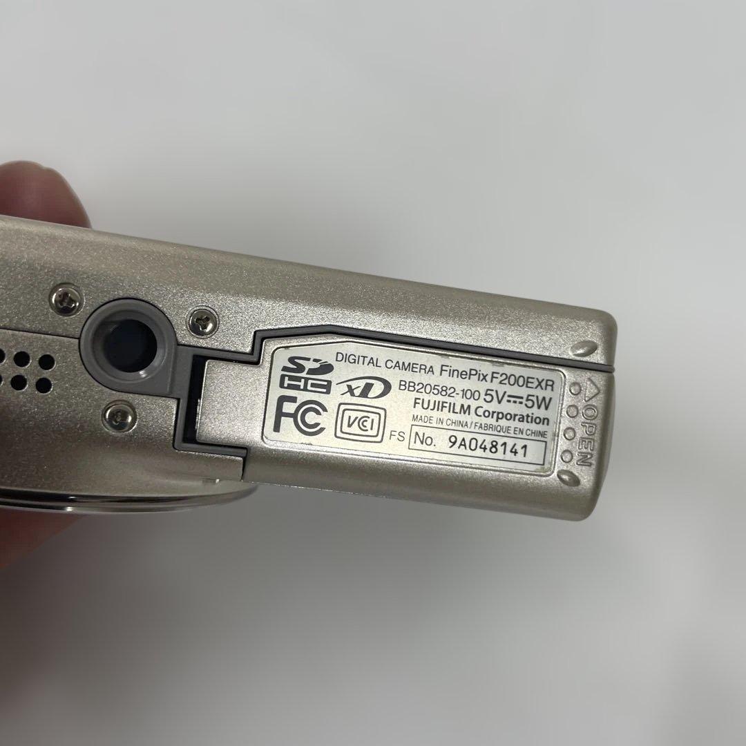 【美品】フジフィルム　FUJIFILM FinePix F200EXR ゴールド