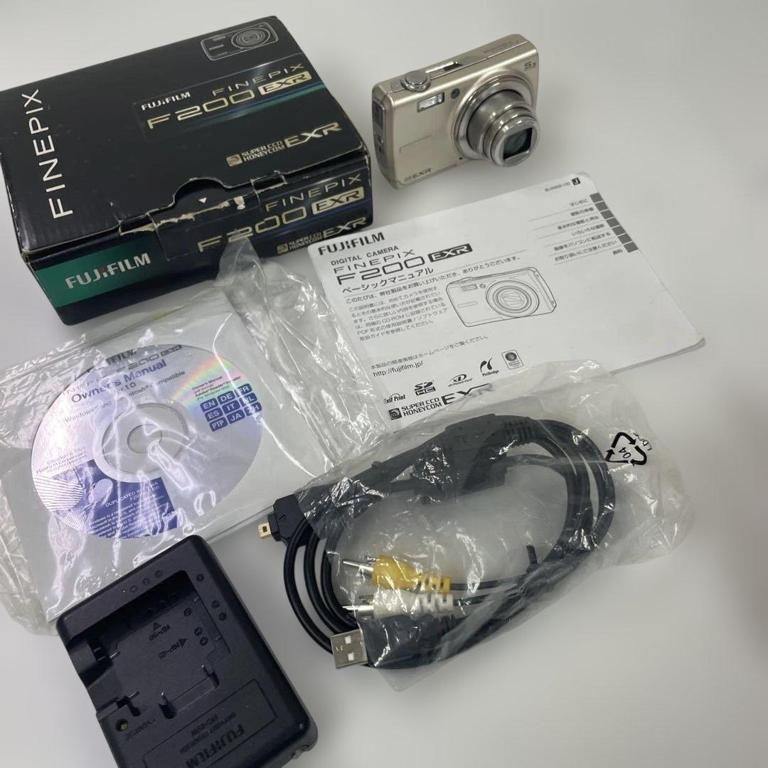 【美品】フジフィルム　FUJIFILM FinePix F200EXR ゴールド