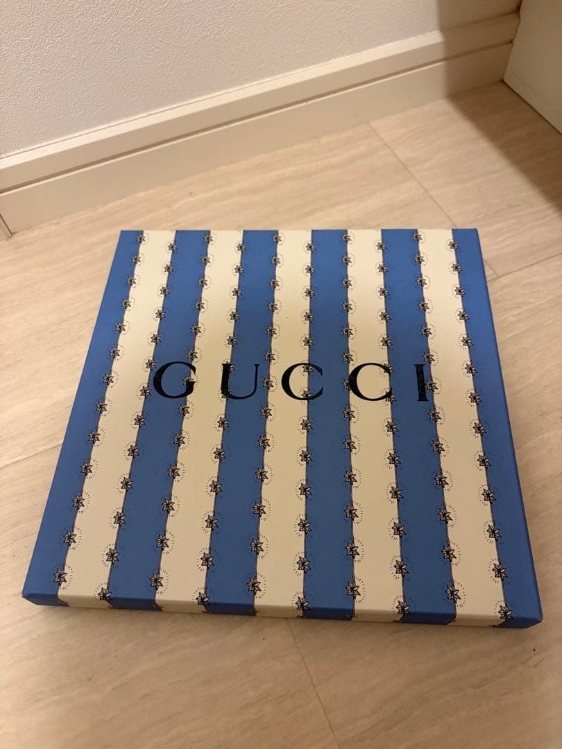 GUCCI ヒグチユウココラボ スタイ よだれかけイエロー系×レッド系