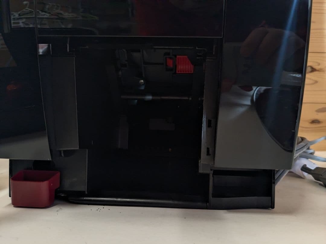 DeLonghi　デロンギ　Sブラック コーヒーメーカー　ECAM22112B