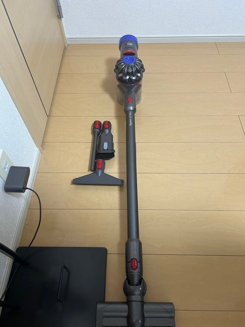 【値下げ中】Dyson V7 slimスティッククリーナー 本体