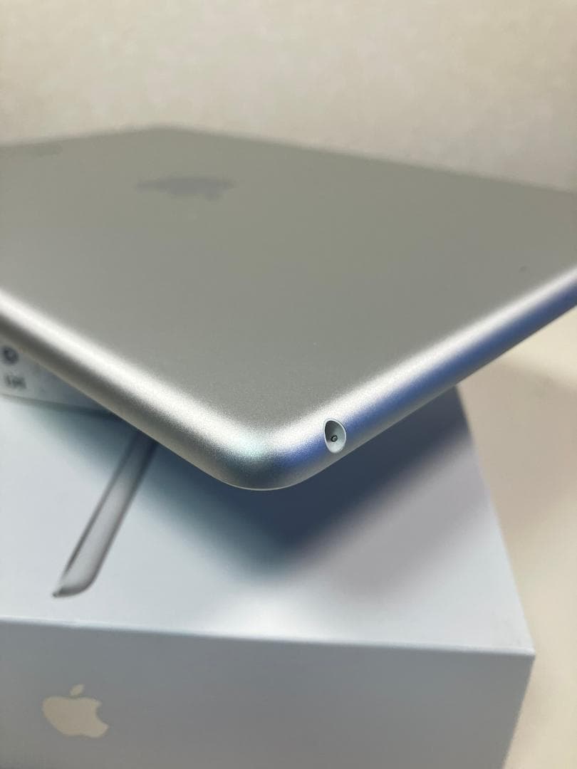 iPad 第9世代　64GB シルバー　Wi-Fi　4点付属品付（一部欠品）