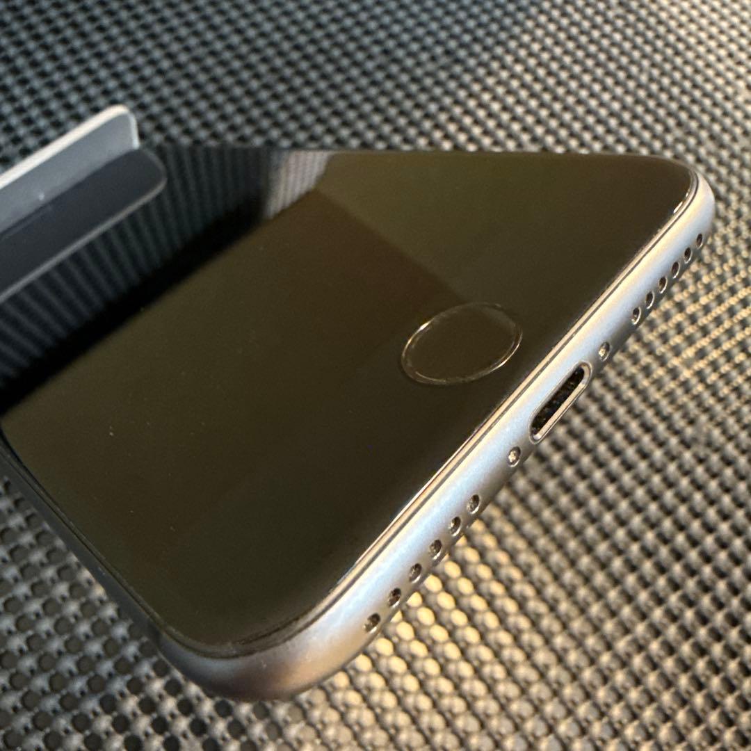 美品 iPhone 8 64GB スペースグレー SIMフリー バッテリー98%