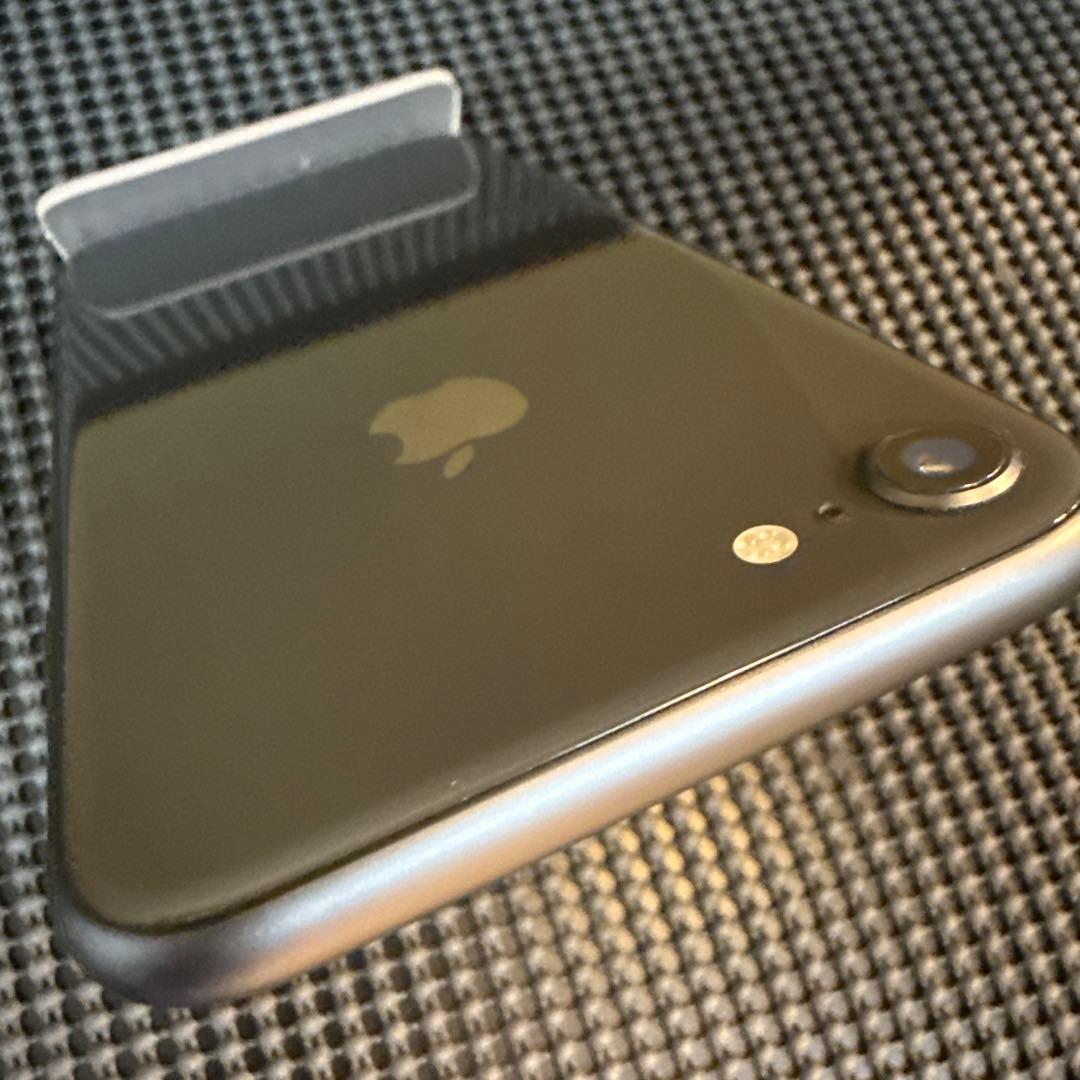 美品 iPhone 8 64GB スペースグレー SIMフリー バッテリー98%