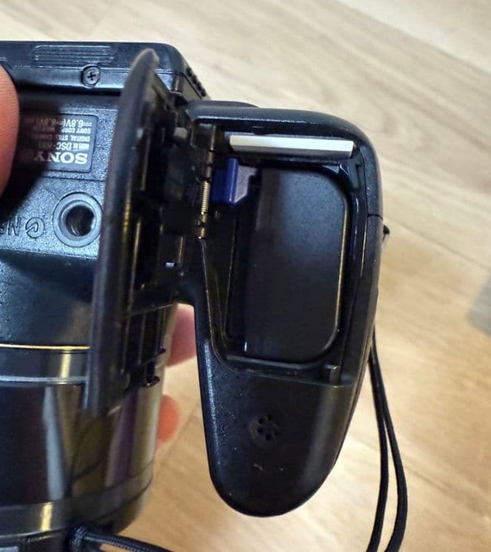 SONY Cyber-shot DSC-HX1（画面点あり）