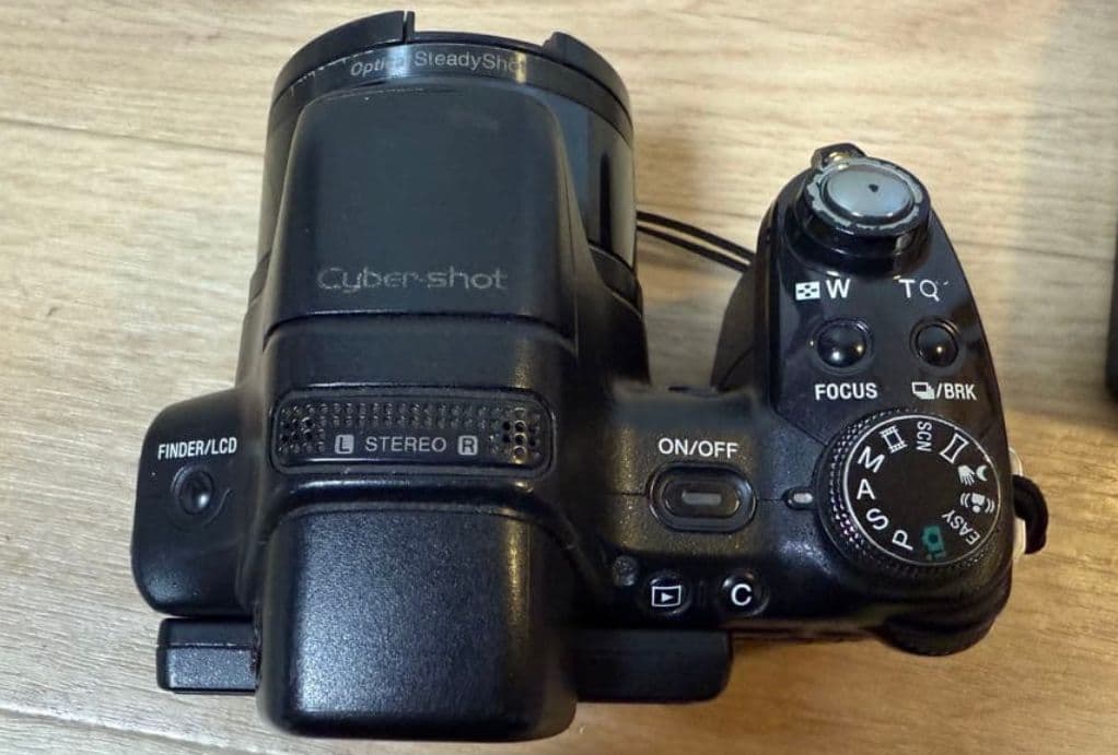 SONY Cyber-shot DSC-HX1（画面点あり）
