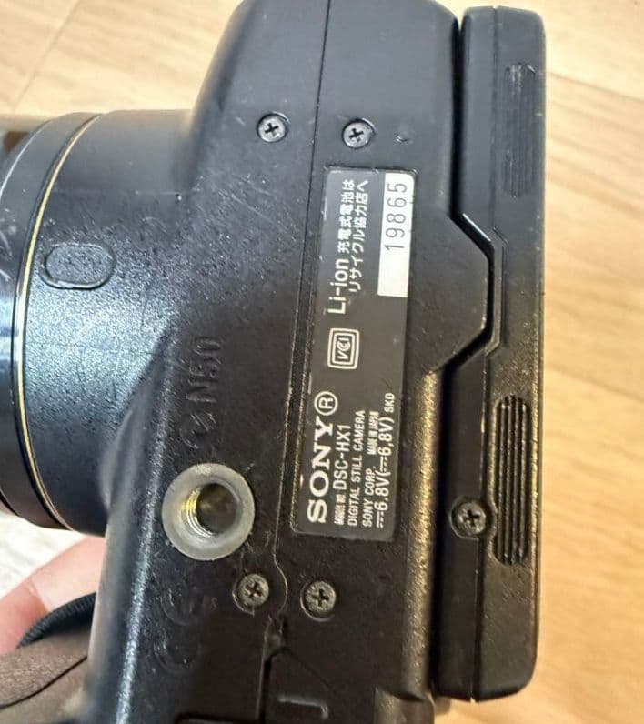 SONY Cyber-shot DSC-HX1（画面点あり）