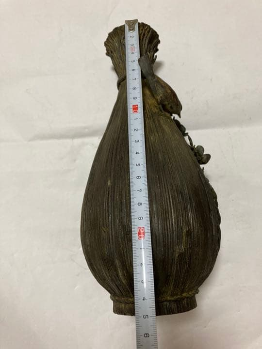 古銅製花瓶，時代物，在銘あり，重約2000克。