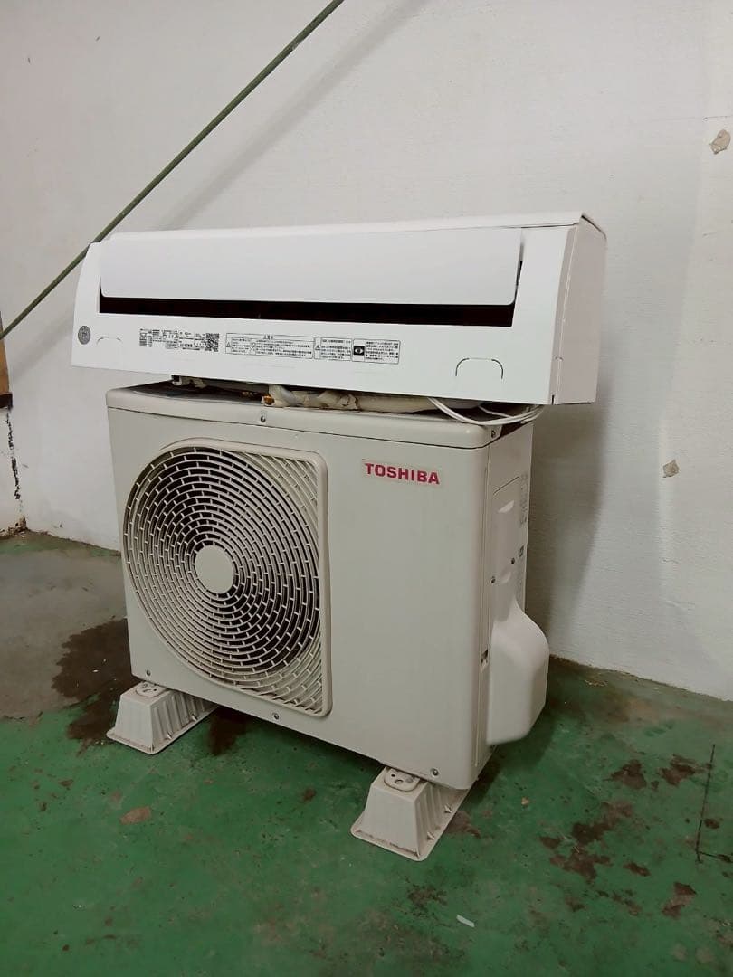 TOSHIBA 6畳用エアコンRAS-K221M(2023年製)