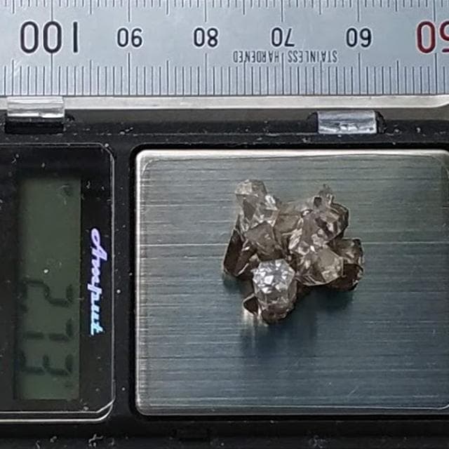 2.73g　カルサイト　透明系六角柱結晶　鉱物標本　柱状結晶