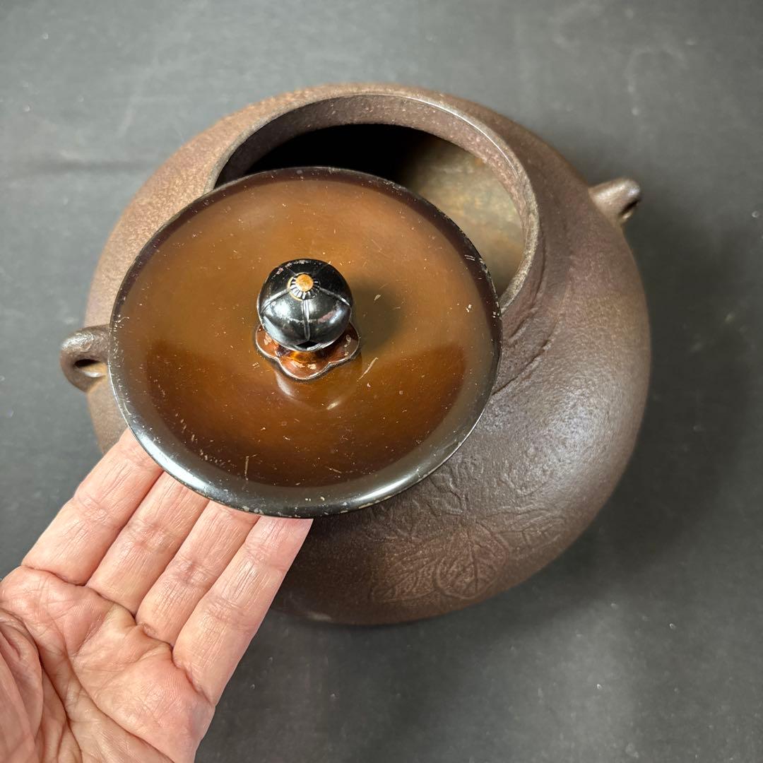 Ｆ66 送料無料　桐地紋　平丸釜　茶釜　茶道　共箱　釜鐶　茶道具　金属工芸