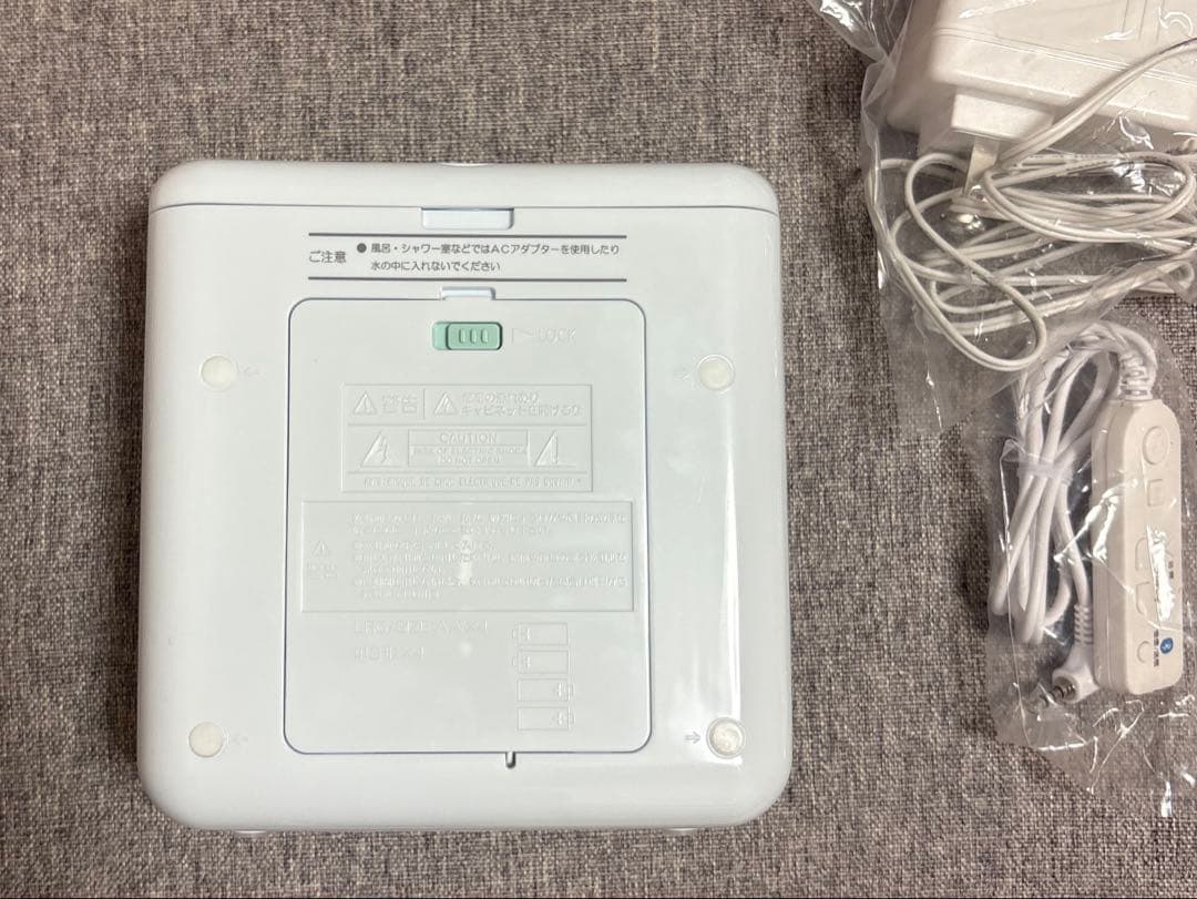【値下げ】2025年製　TOSHIBA 防水型SD/CDラジオ　TY-CB100