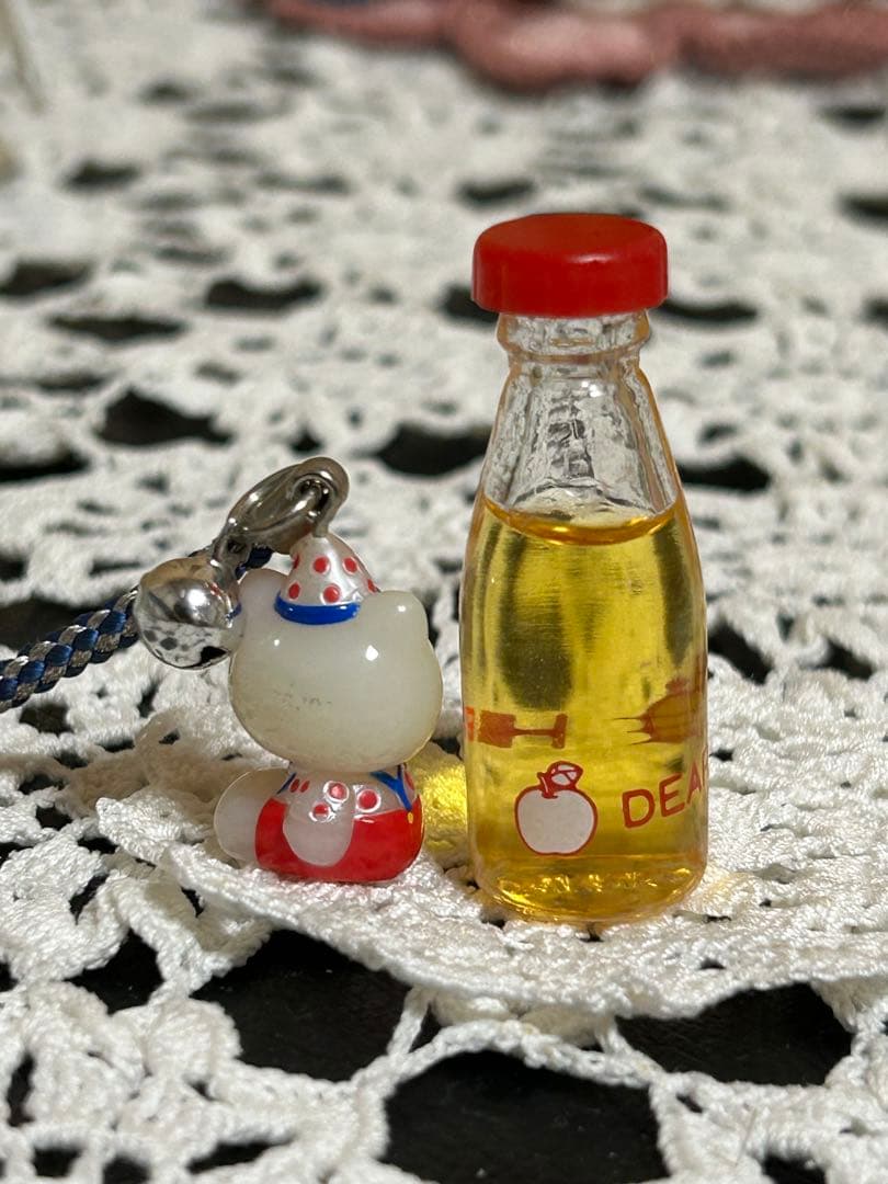 1976年ハローキティ　ディアハート　香水ボトルキティーちゃんレトロ　当時物根付