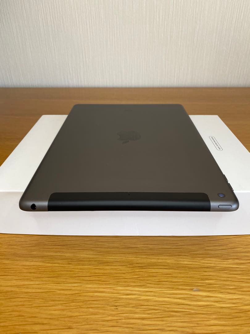 iPad第7世代 美品　電池容量100% SIMフリー　iPad本体　ABランク