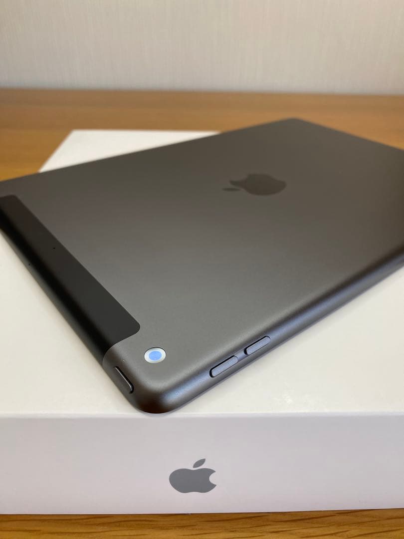 iPad第7世代 美品　電池容量100% SIMフリー　iPad本体　ABランク
