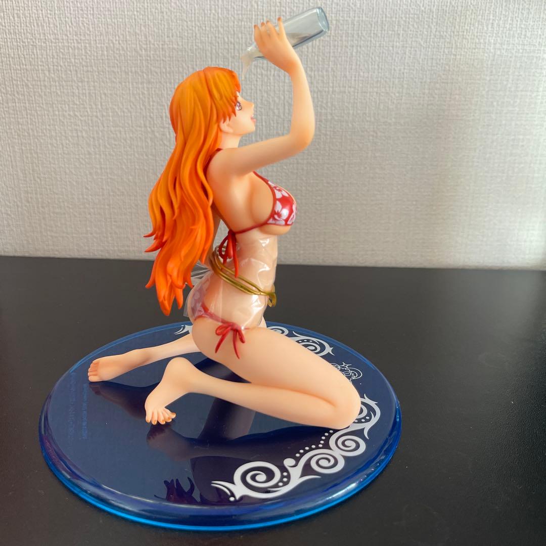 ワンピースメガハウス シリーズ ナミ / たしぎ フィギュア 2体セットです。