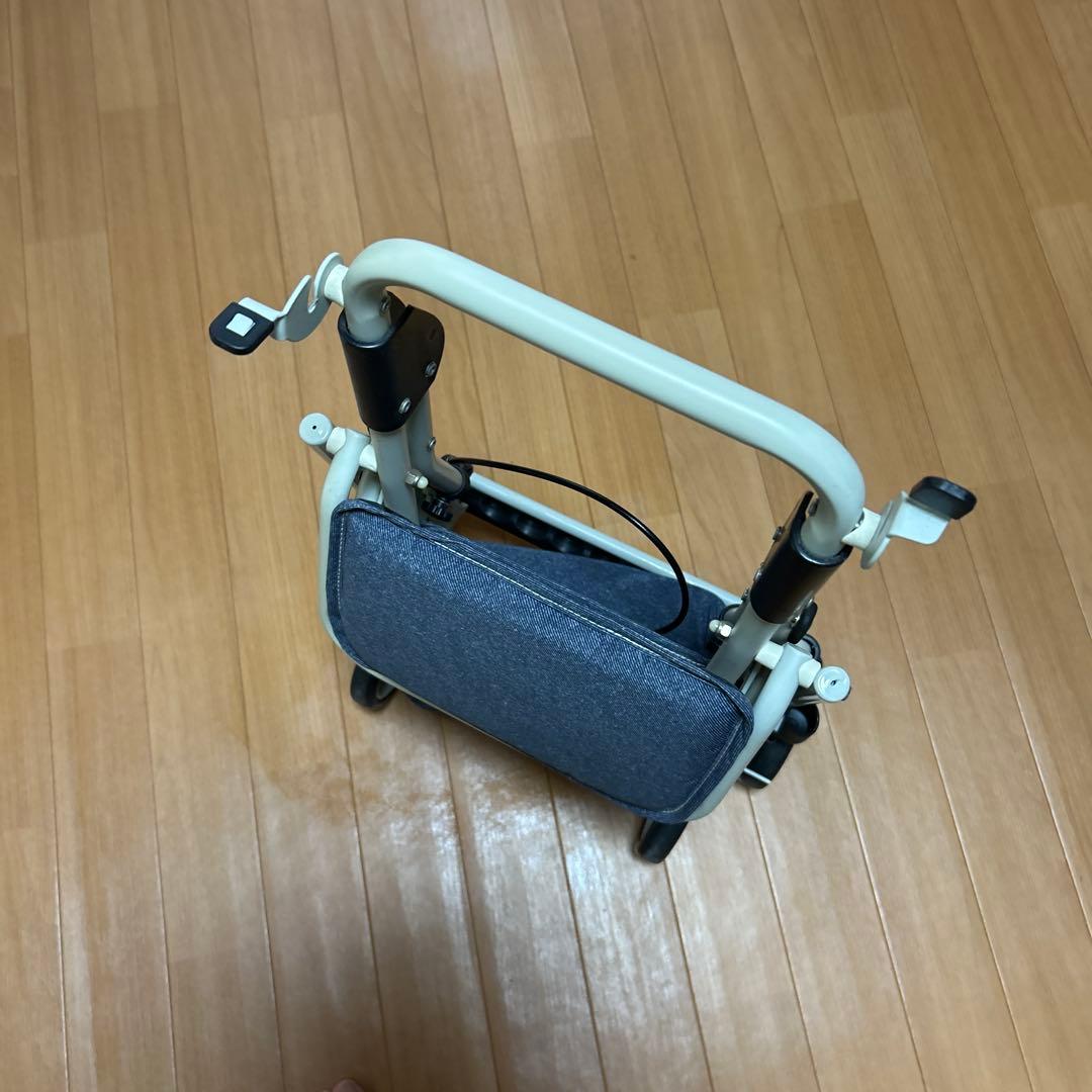 折りたたみ式シルバーカー グレー