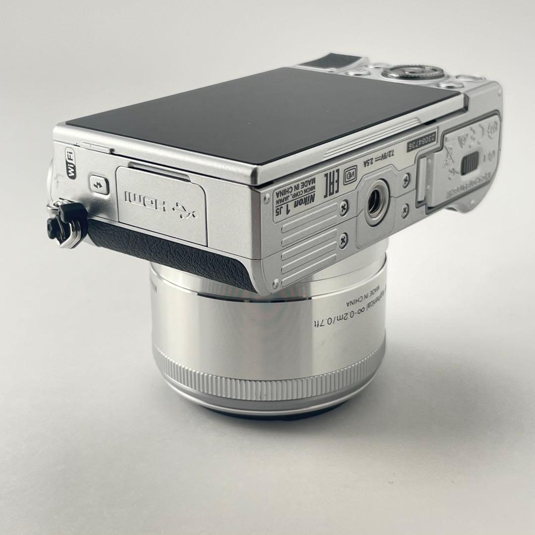 【極上美品・返品保証】Nikon1 J5 18.5mm単焦点レンズキット