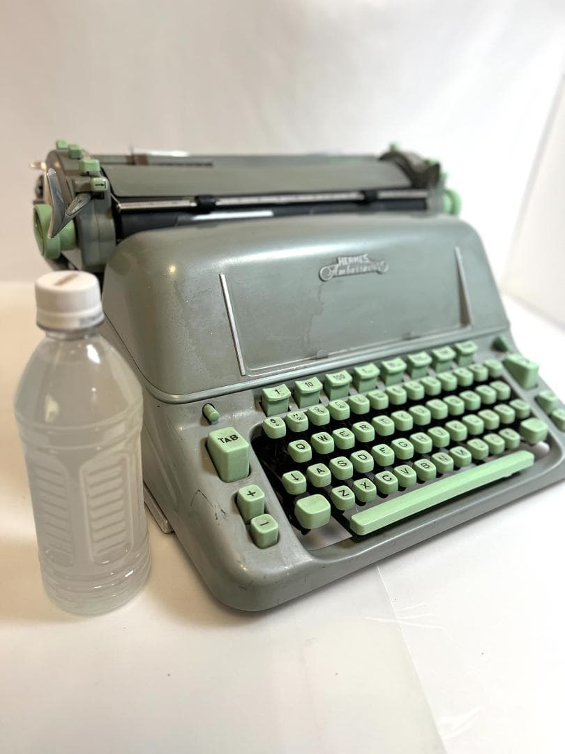 タイプライター　HERMES Ambassador、　動作確認済み　スイス製
