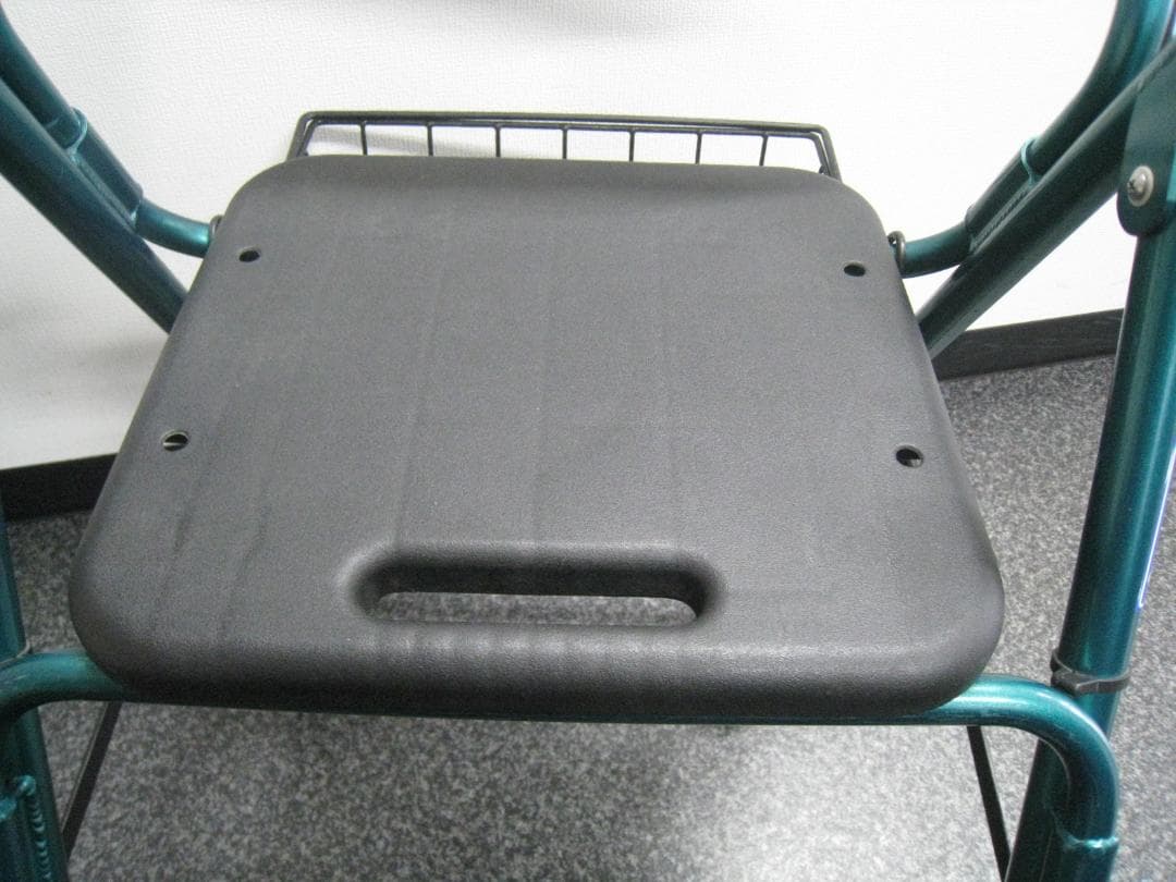 【カワムラサイクル】四輪歩行車 KW20 グリーン バスケット付き ①