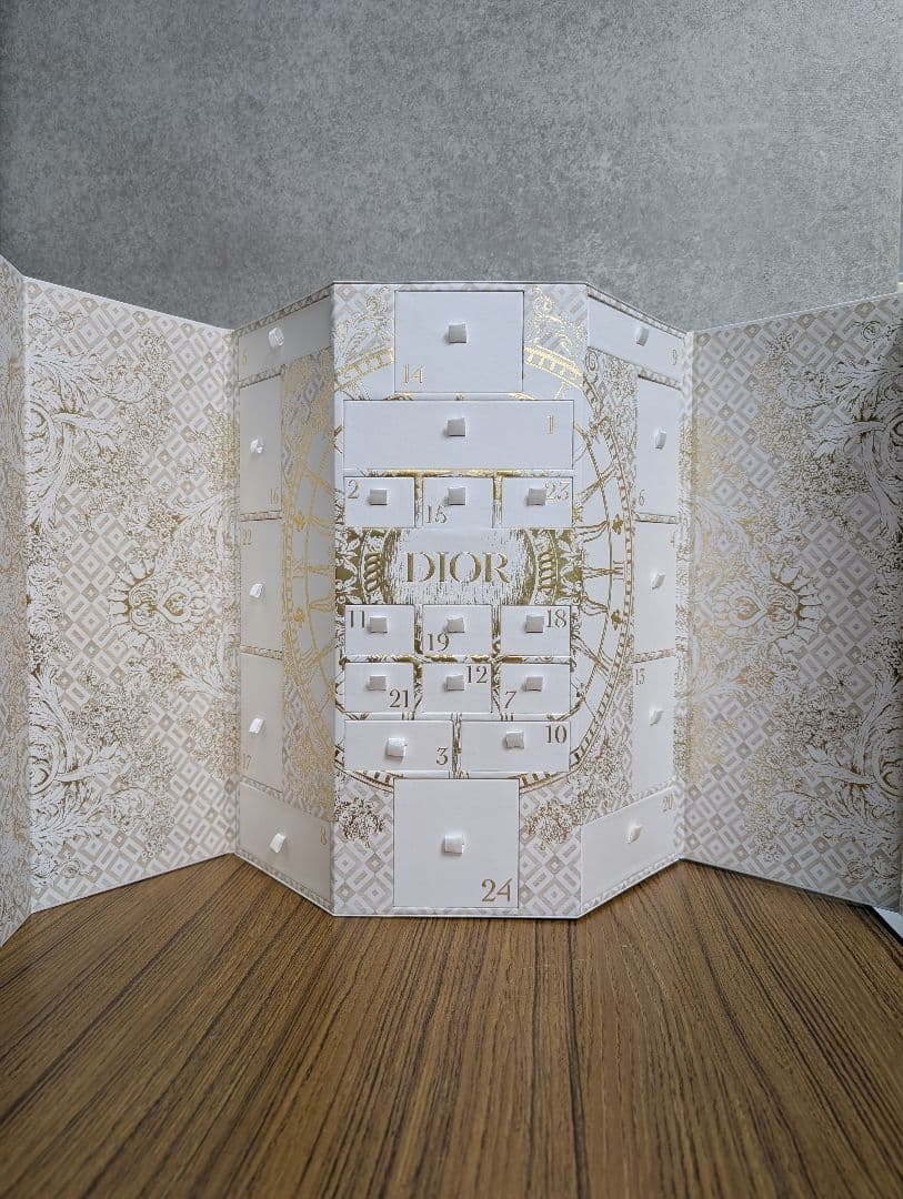 Dior アドベントカレンダー 2025 空箱