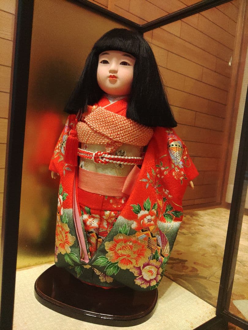 市松人形 (日本人形)11号 人形の久月 赤 着物 花柄 豪華 ガラスケース付き