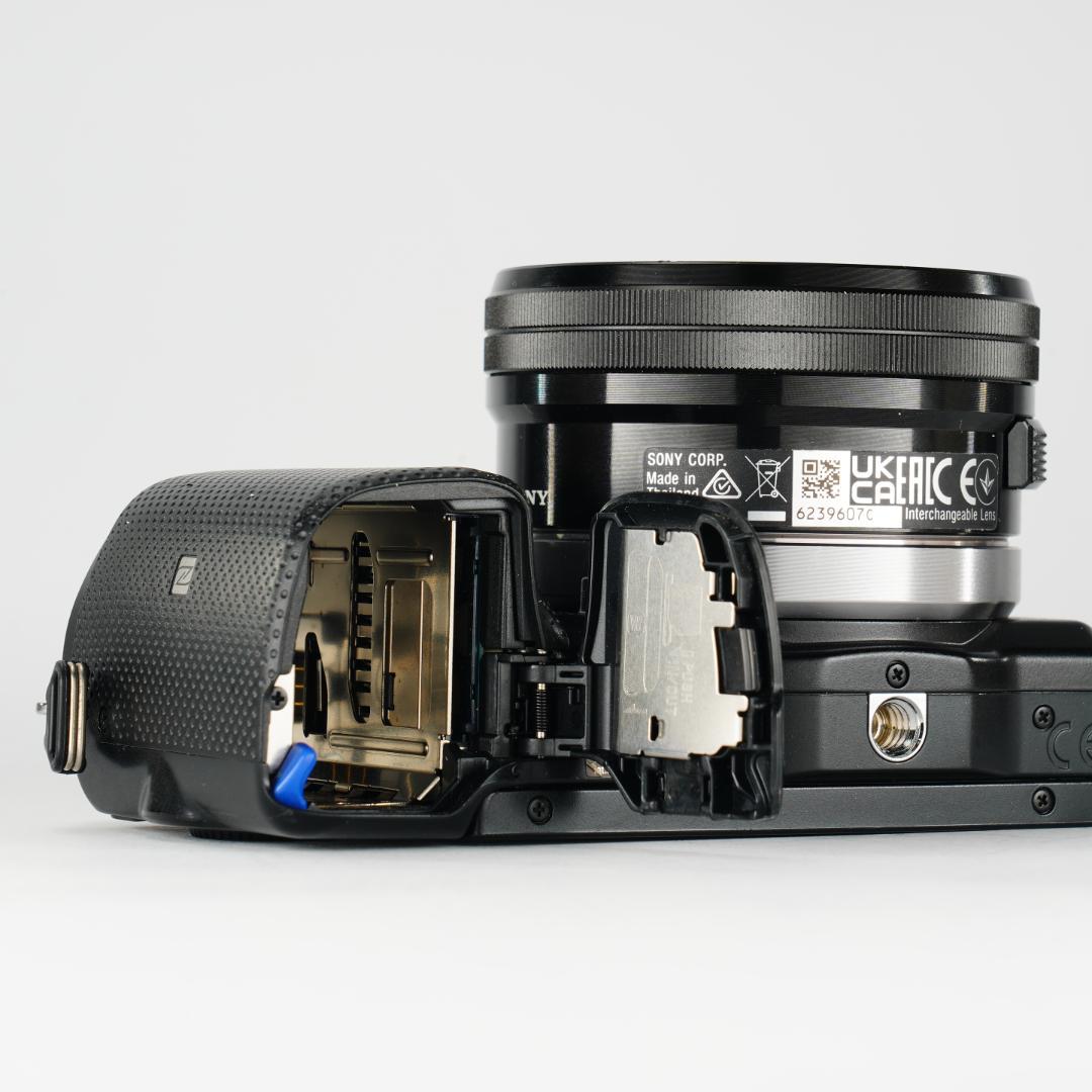 S2392回極美品✨軽量218g旅行最適 SONY NEX-5T ミラーレス