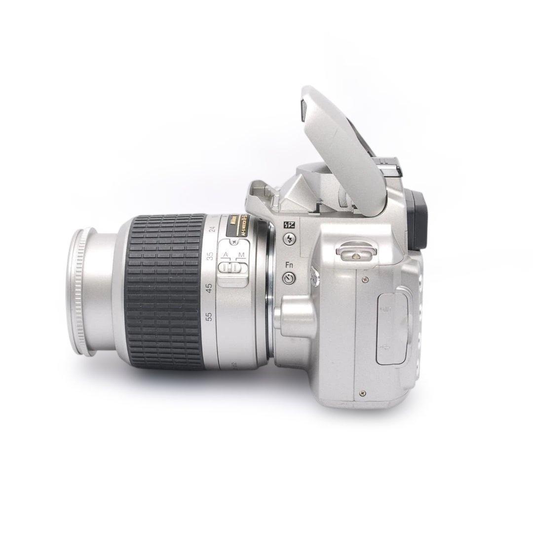 ❤即購入1000円OFF❤ ニコン D40 銀色ボディ 18-55mm 一眼レフ