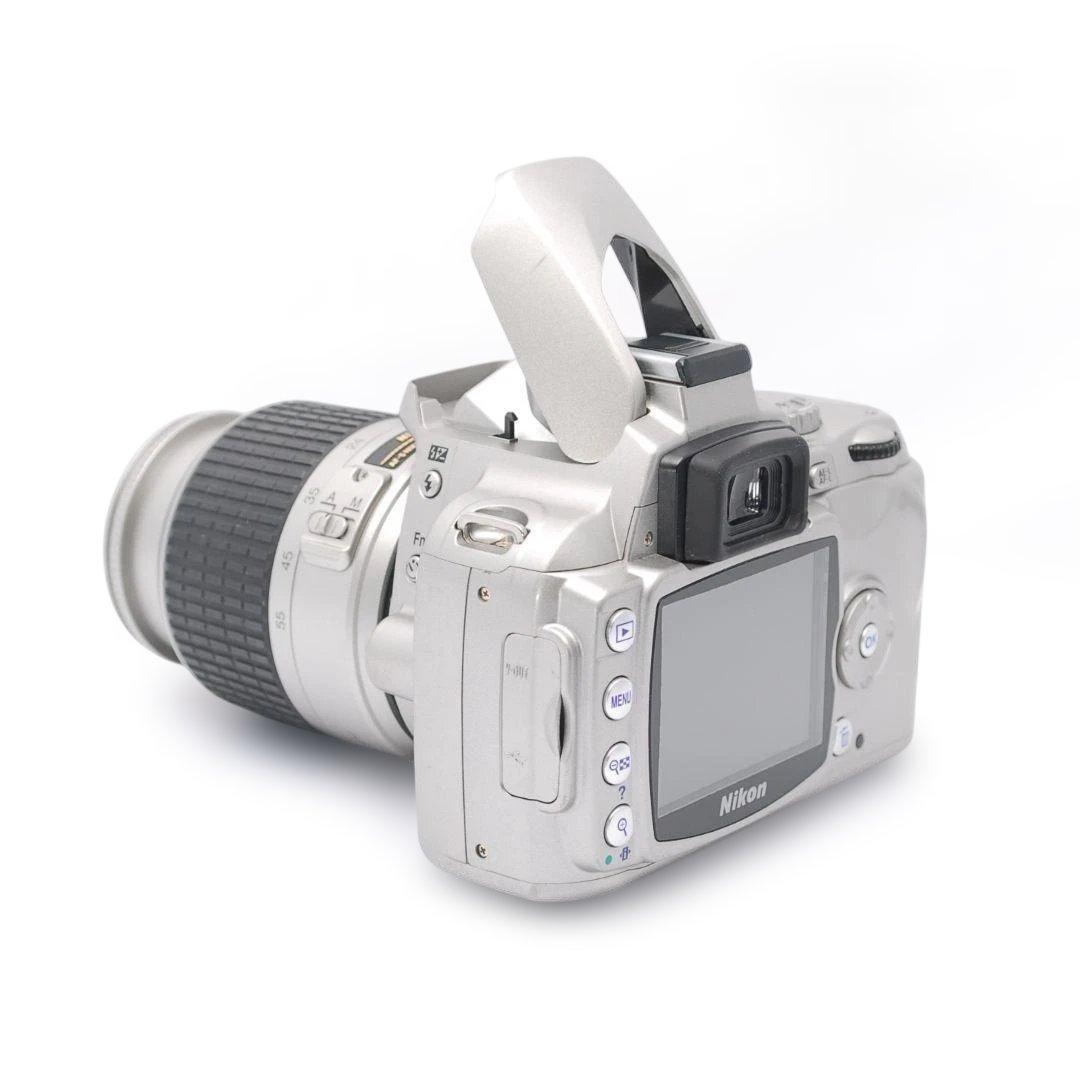 ❤即購入1000円OFF❤ ニコン D40 銀色ボディ 18-55mm 一眼レフ