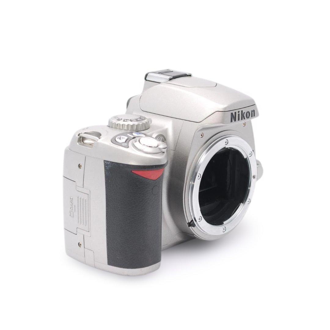 ❤即購入1000円OFF❤ ニコン D40 銀色ボディ 18-55mm 一眼レフ