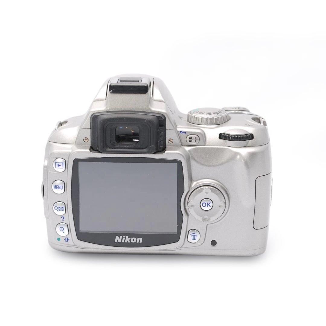 ❤即購入1000円OFF❤ ニコン D40 銀色ボディ 18-55mm 一眼レフ