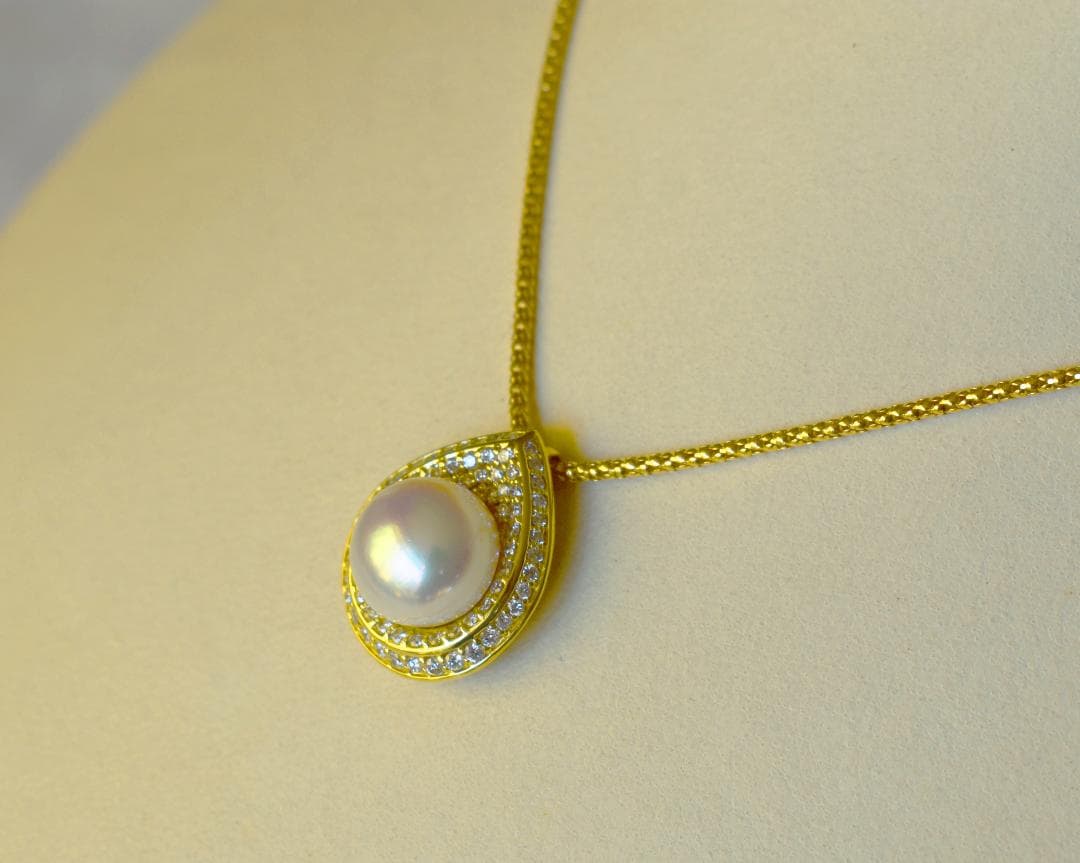【新品】１８Ｋ　豪華なパールペンダントトップ　ダイヤ付き