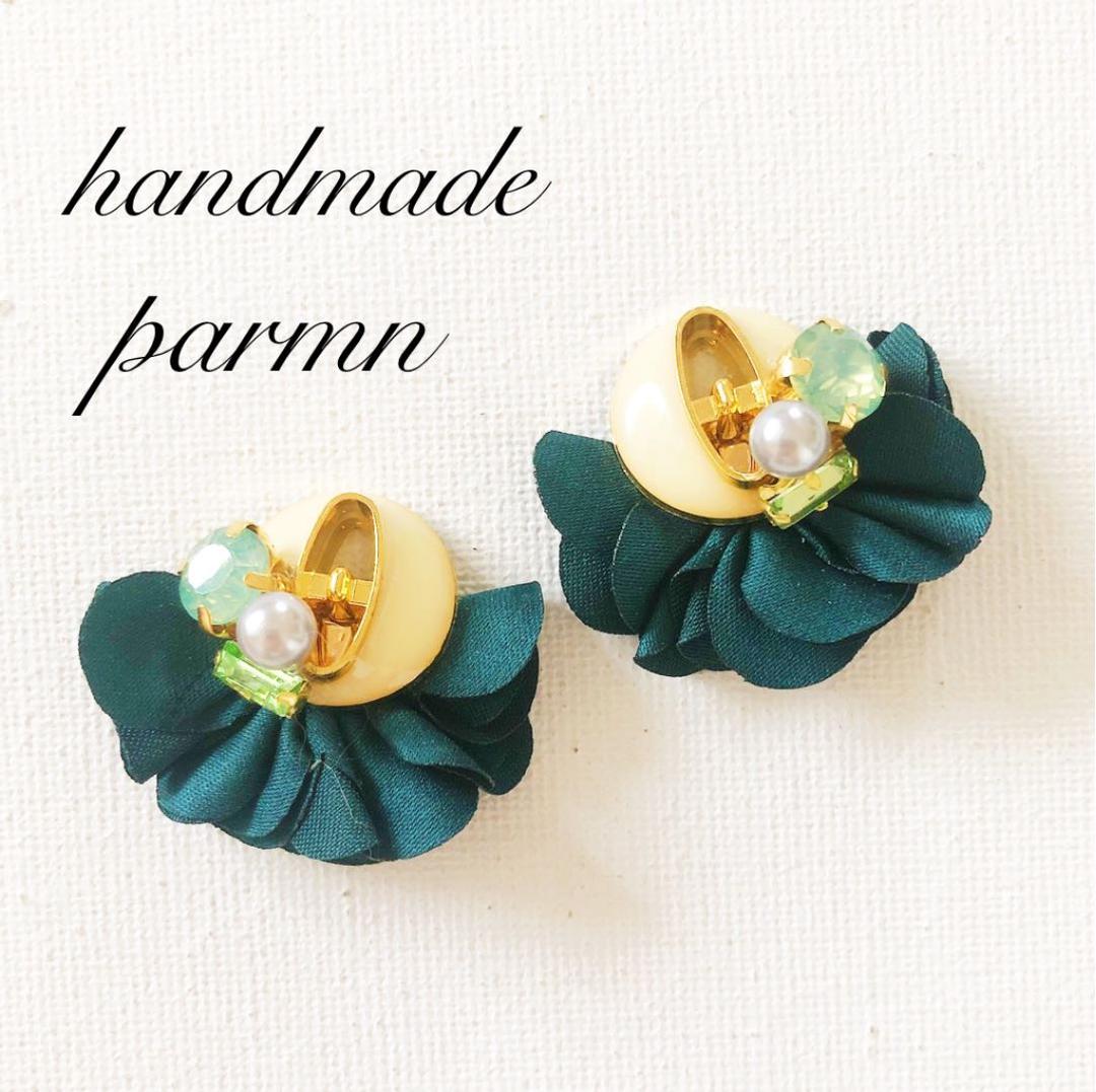 レトロ♡ヴィンテージボタン&キラキラビジューのフラワータッセルピアス／イヤリング