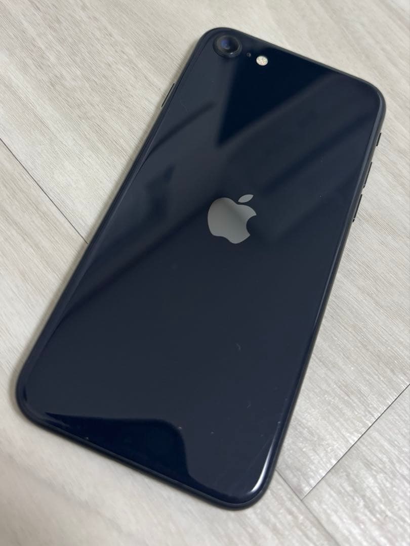 AppleiPhoneSE3 64GB SIMフリー フィルム付バッテリー82%