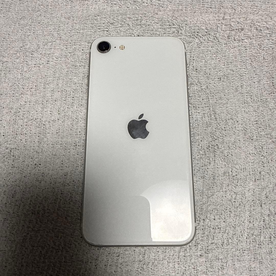 Apple iPhone se2 シルバー 画面にひびあり