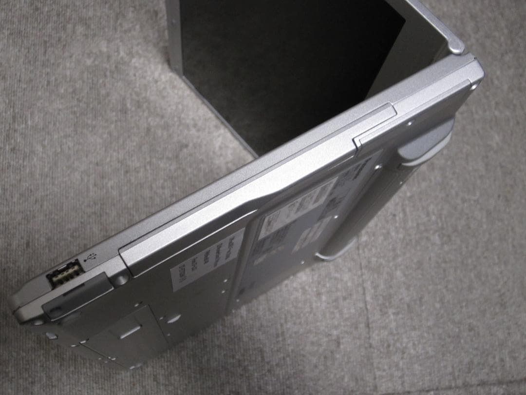 Panasonic CF-LX3 SSDで速い小型軽量のＰＣです。