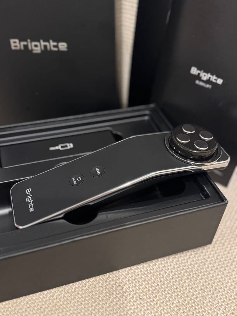 ぽ*ー様 【値下げ】Brighte エレキリフト 化粧水等特典付き