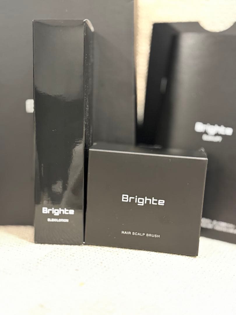 ぽ*ー様 【値下げ】Brighte エレキリフト 化粧水等特典付き
