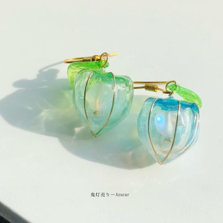 氷と若葉色の鬼灯ワイヤーレジンピアス　イヤリング　和装小物にも