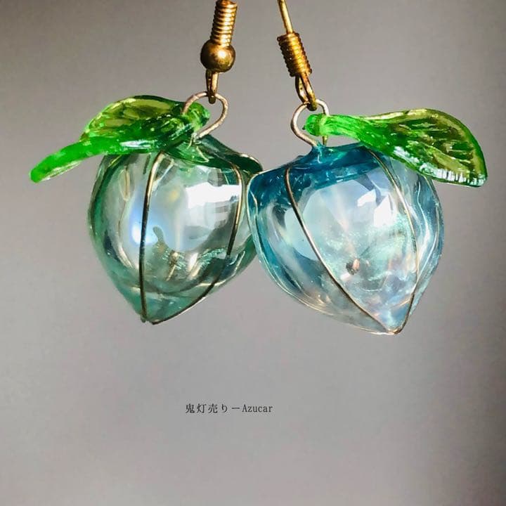 氷と若葉色の鬼灯ワイヤーレジンピアス　イヤリング　和装小物にも