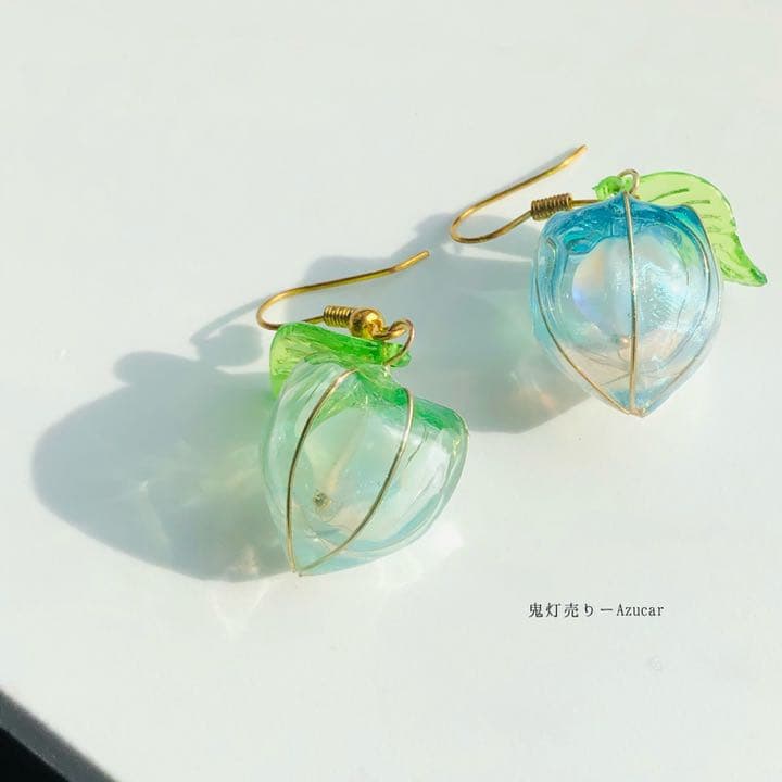 氷と若葉色の鬼灯ワイヤーレジンピアス　イヤリング　和装小物にも