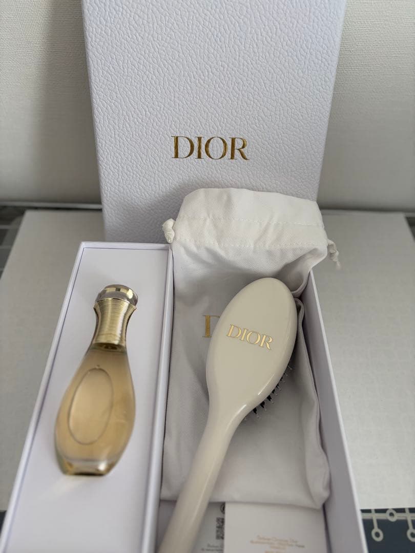 Diorのジャドールのヘアミストとブラシのセット