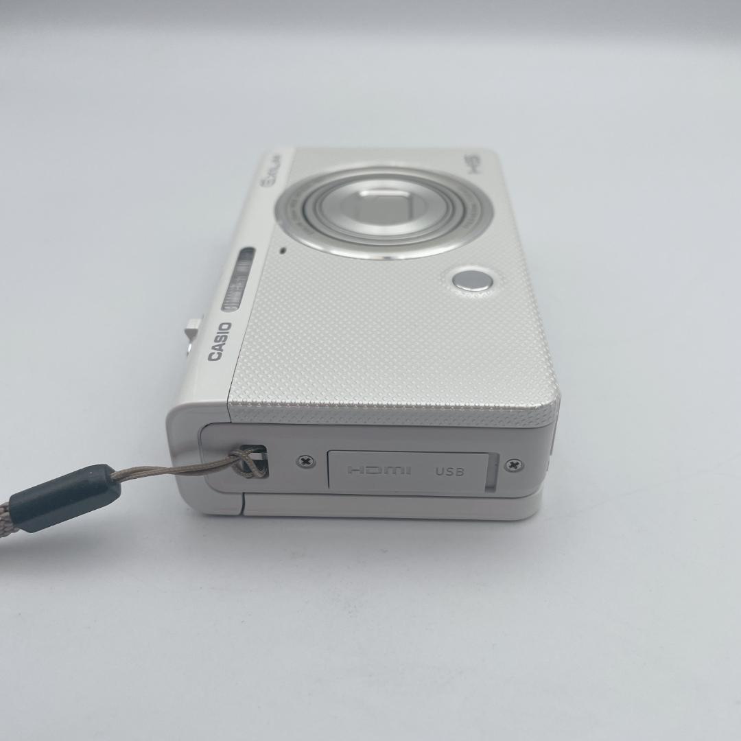 【極美品】CASIO EXILIM デジタルカメラ EX-ZR70 ホワイト
