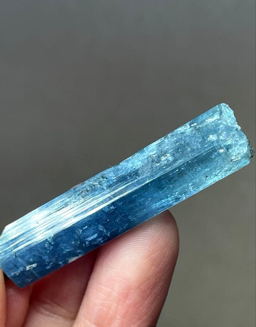ベトナム産 アクアマリン 大型標本 レインボー入り 結晶イン結晶36.70 ct
