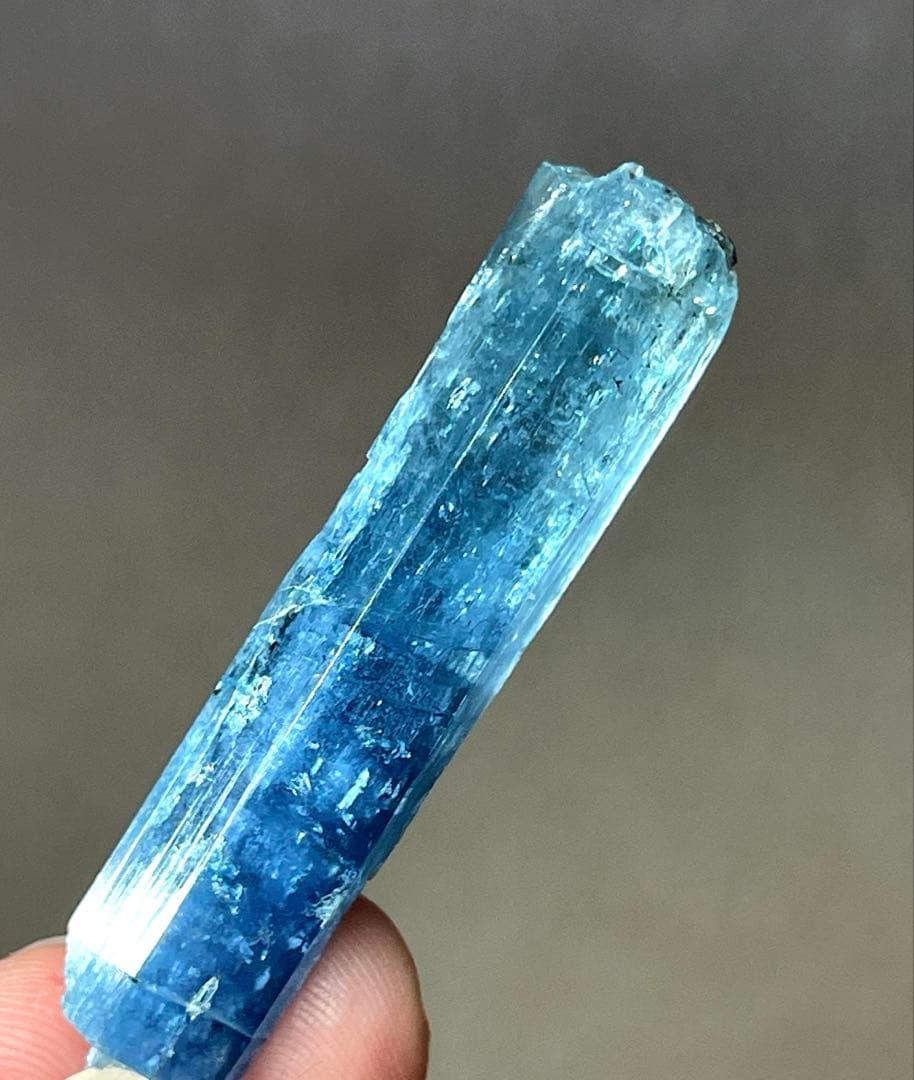 ベトナム産 アクアマリン 大型標本 レインボー入り 結晶イン結晶36.70 ct
