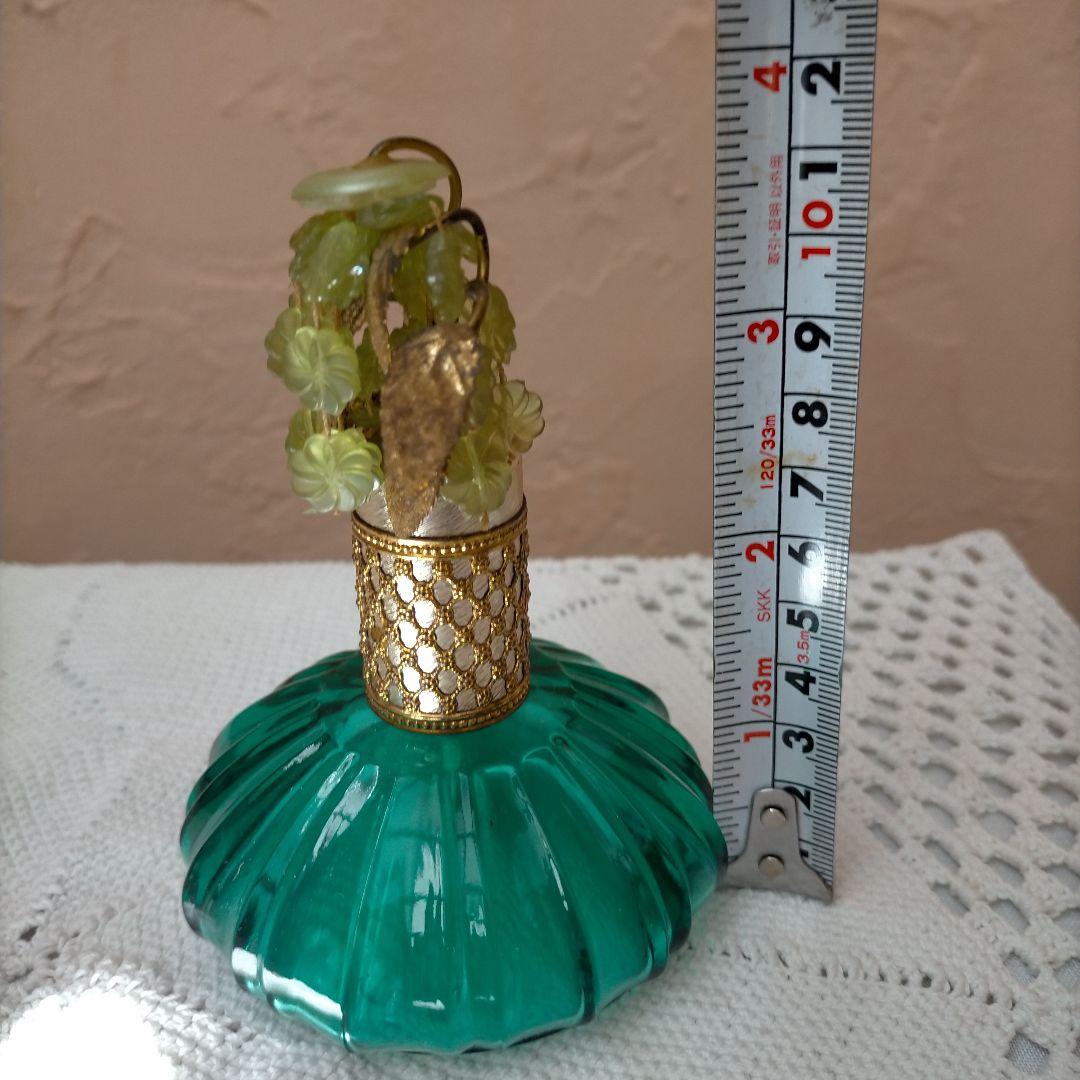 オーストリア製　エメラルドグリーン 香水瓶 花の装飾　アトマイザー　ヴィンテージ